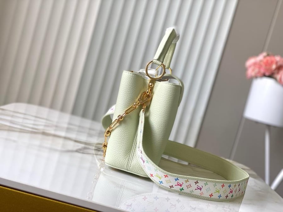 Louis Vuitton size 27 cm