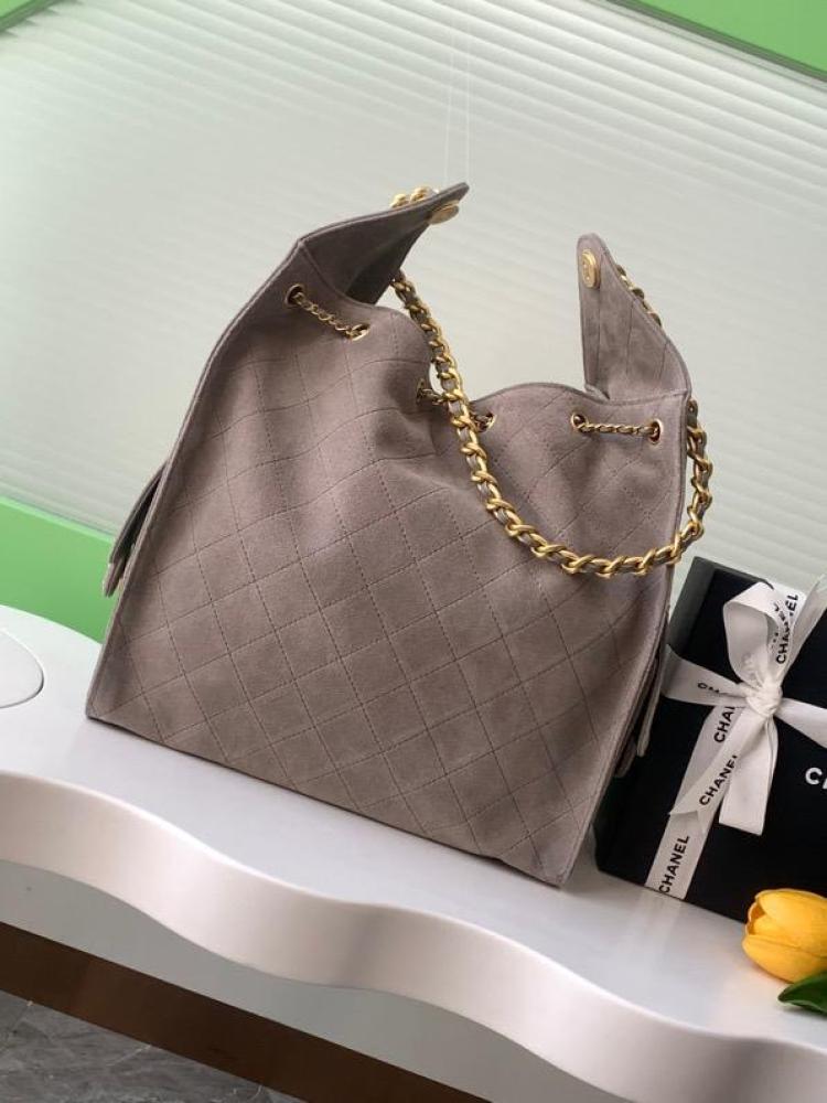 Chanel size 40 cm