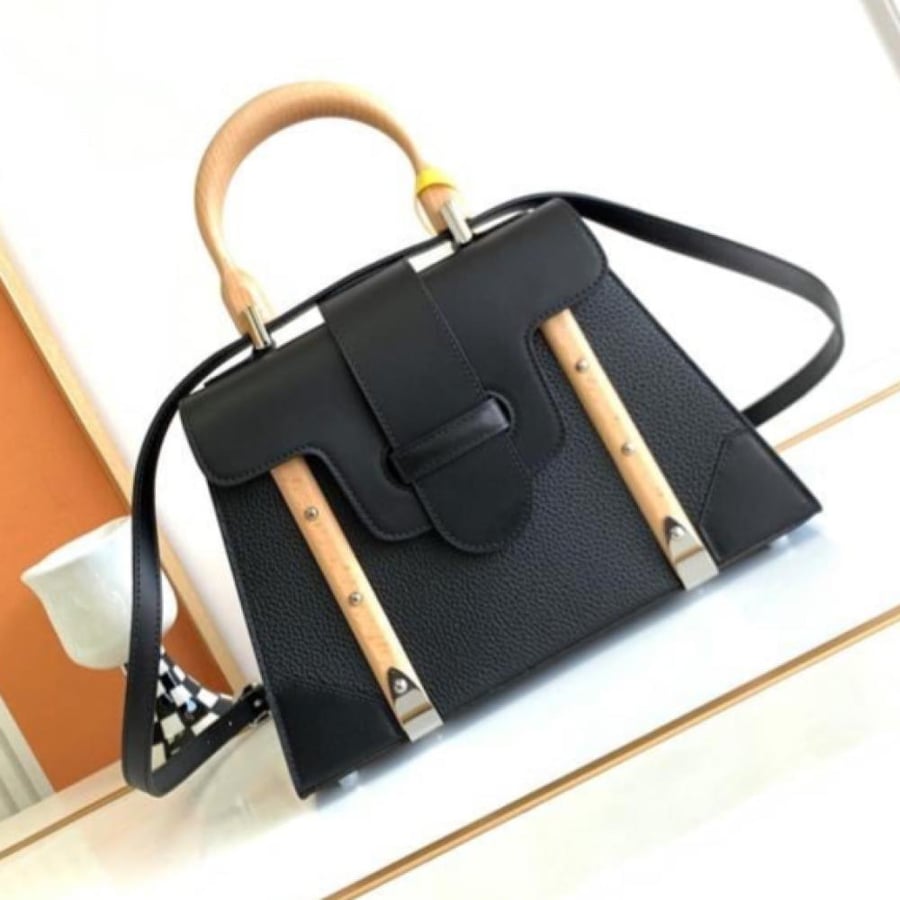 Goyard size 28 cm