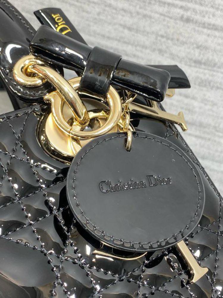 Lady Dior size 20 cm