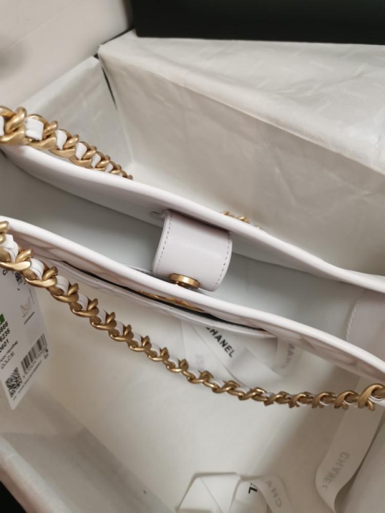 Chanel size 20 cm