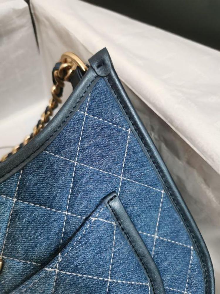 Chanel size 20 cm