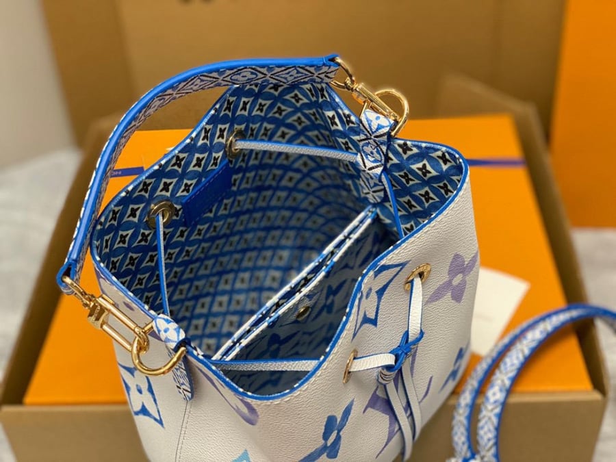 Louis Vuitton size 20 cm