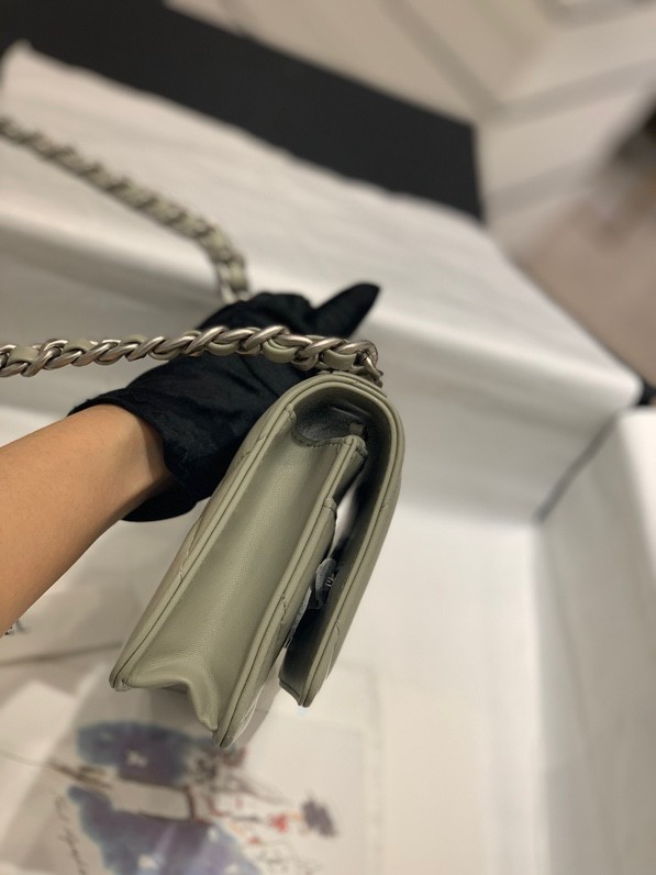 Chanel size 19 cm