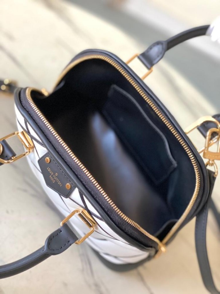 لوي فيتون مقاس 23.5 cm