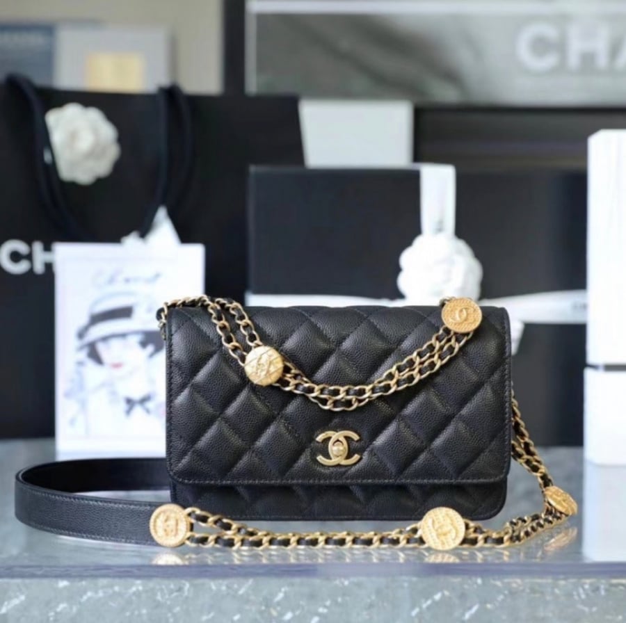 Chanel size 19 cm