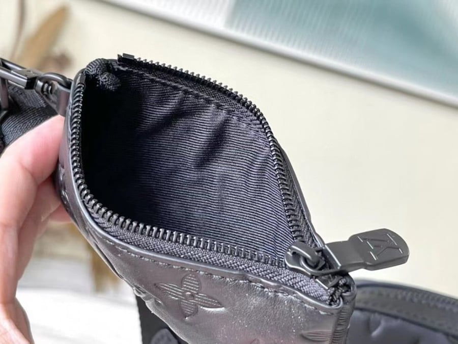 Louis Vuitton size 25 cm