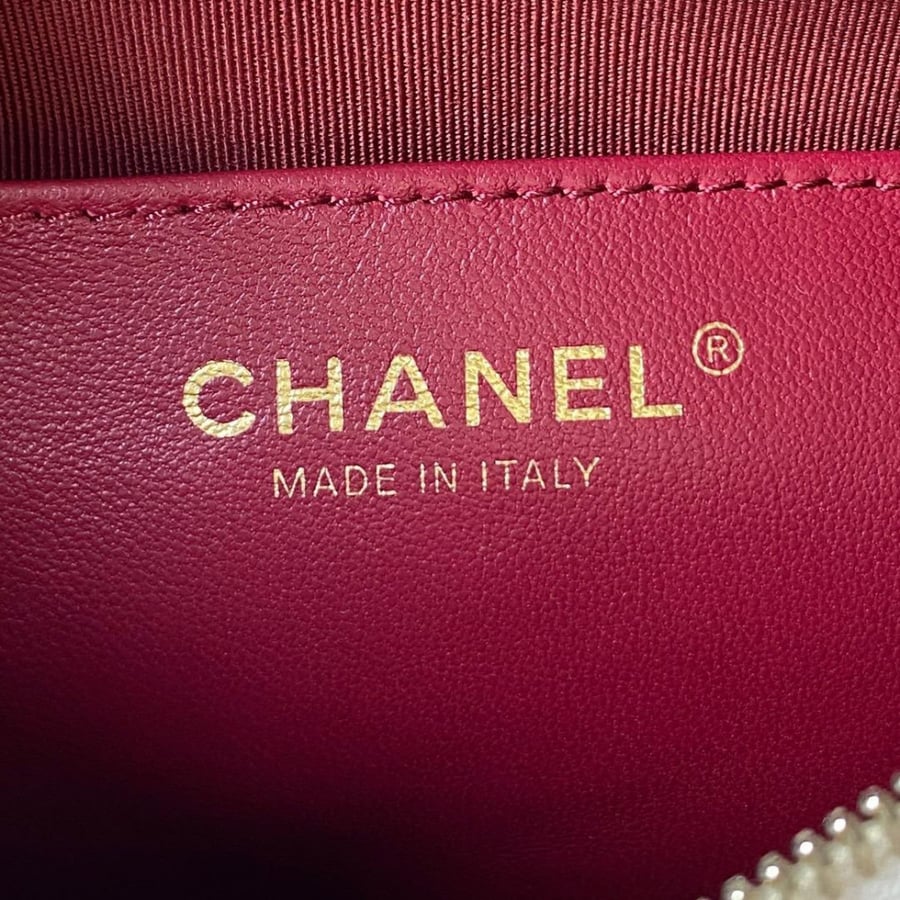 Chanel size 18 cm
