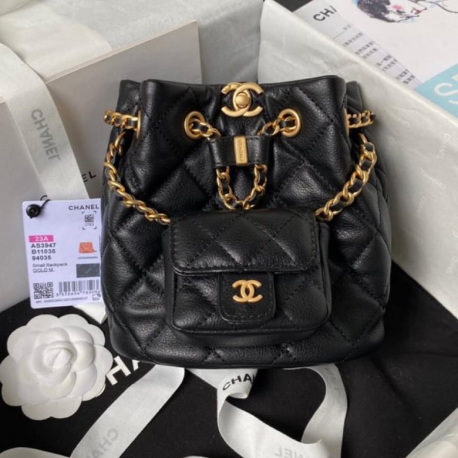 Chanel size 17 cm