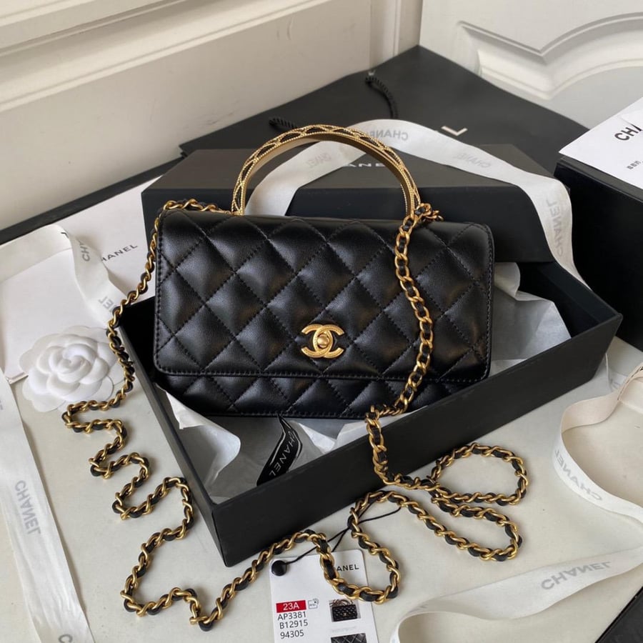 Chanel size 19 cm