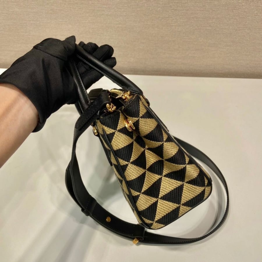 Prada 20 cm size