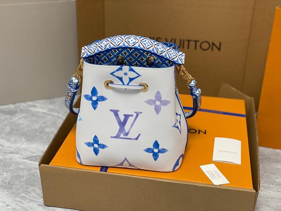 Louis Vuitton size 20 cm