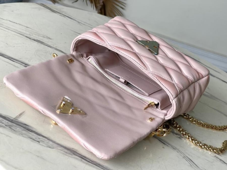 Louis Vuitton size 23 cm