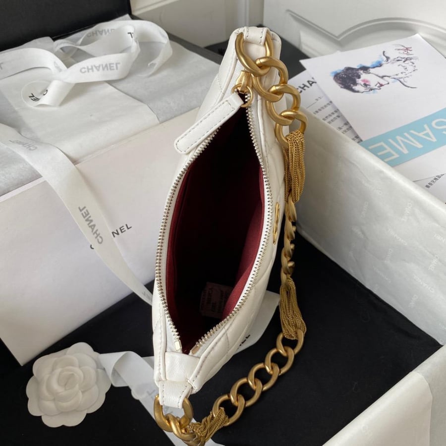 Chanel size 18 cm