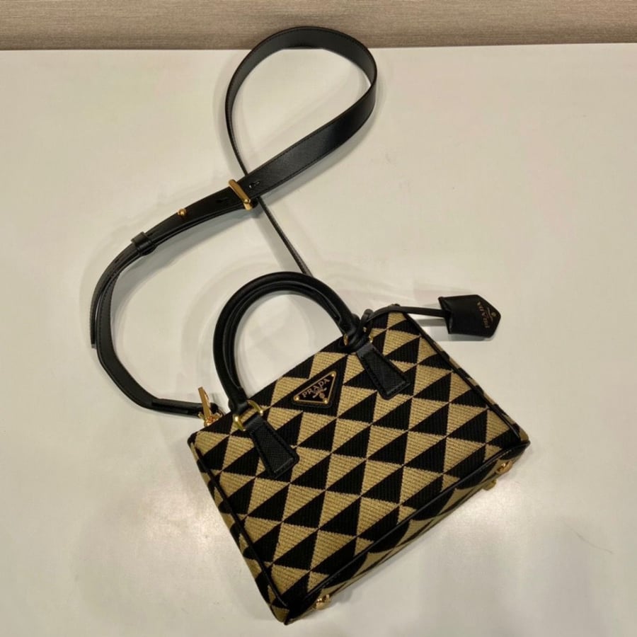 Prada 20 cm size