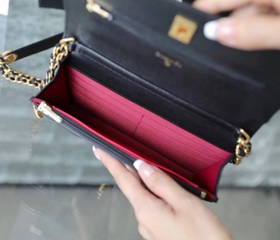 Chanel size 19 cm