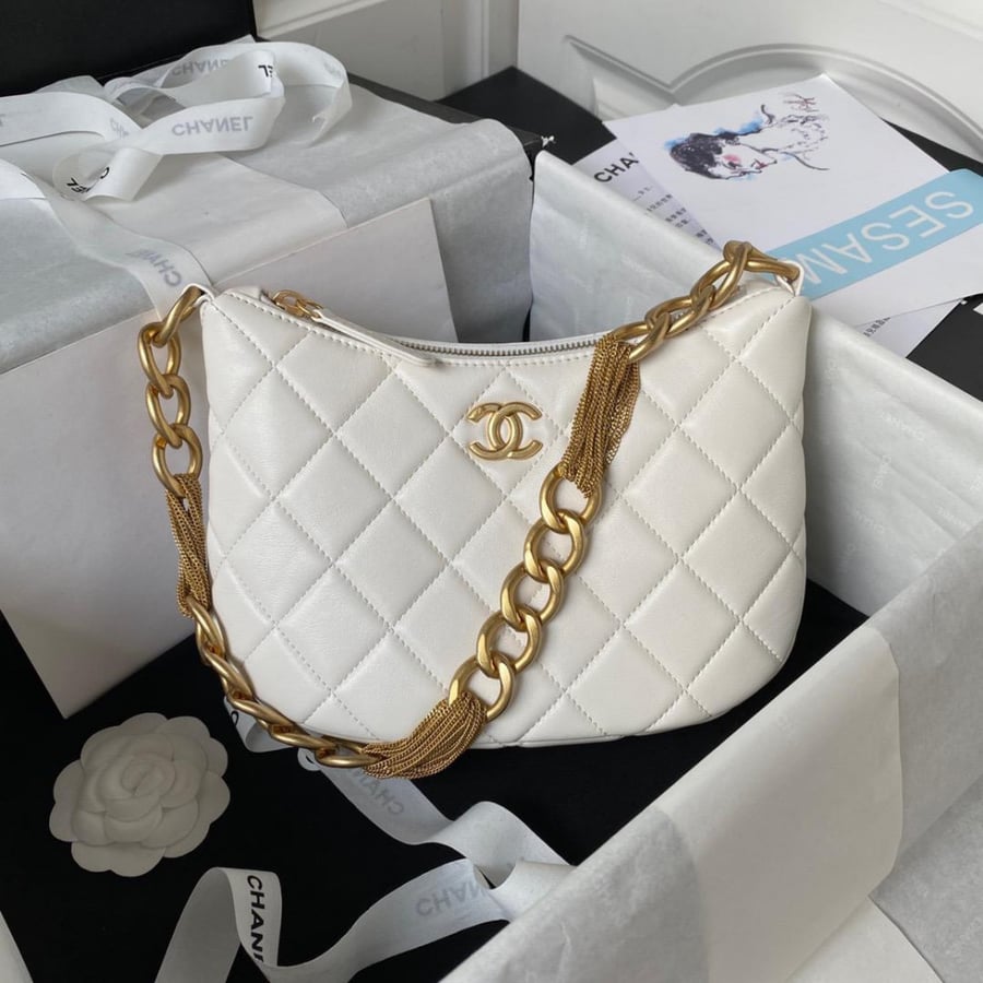 Chanel size 18 cm