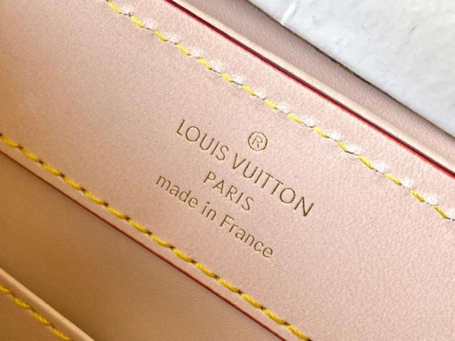 Louis Vuitton size 21 cm