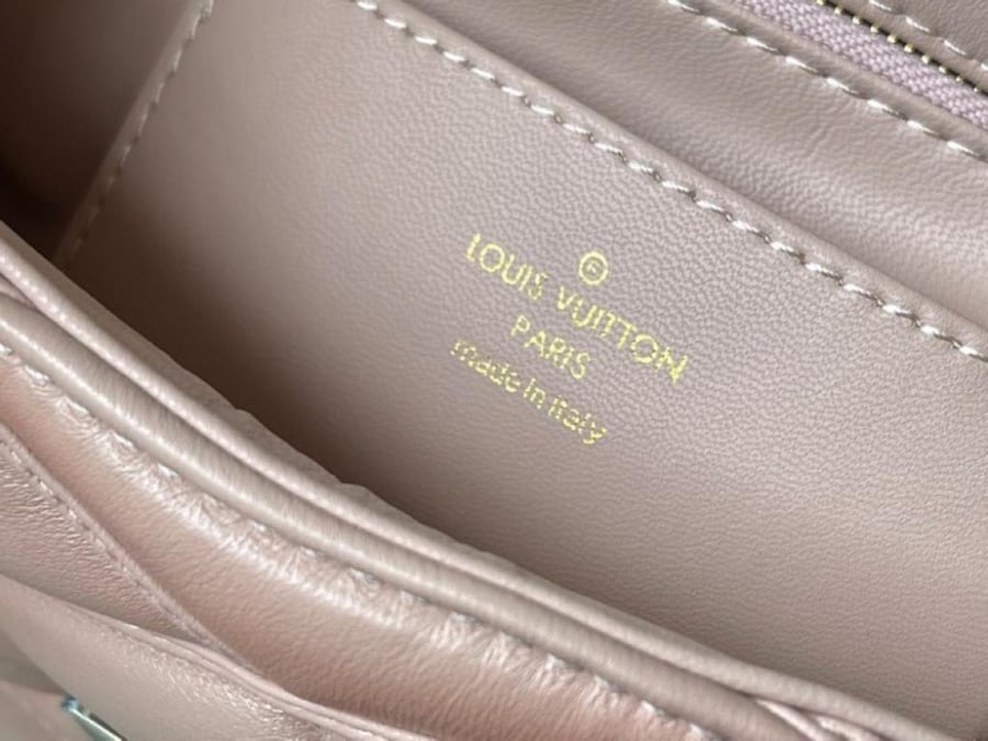 Louis Vuitton size 23 cm