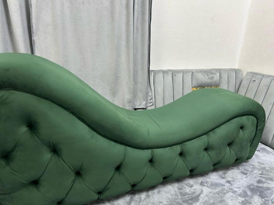 أريكة  رومنسية مخمل يمكنك طلب لون أخر عن طريق الواتس