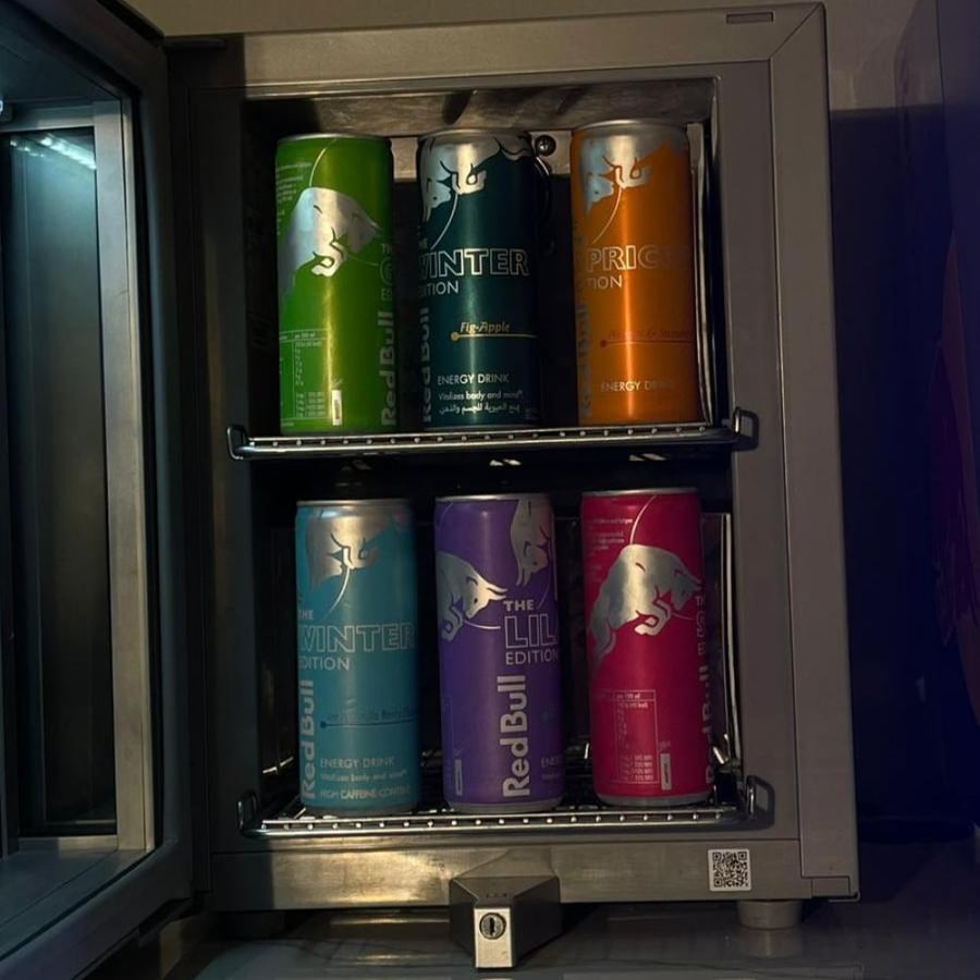 ثلاجة رد بول ميني Red bull ( استعمال خفيف مرتين )