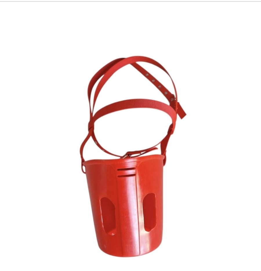 كمامة خيل بلاستيك