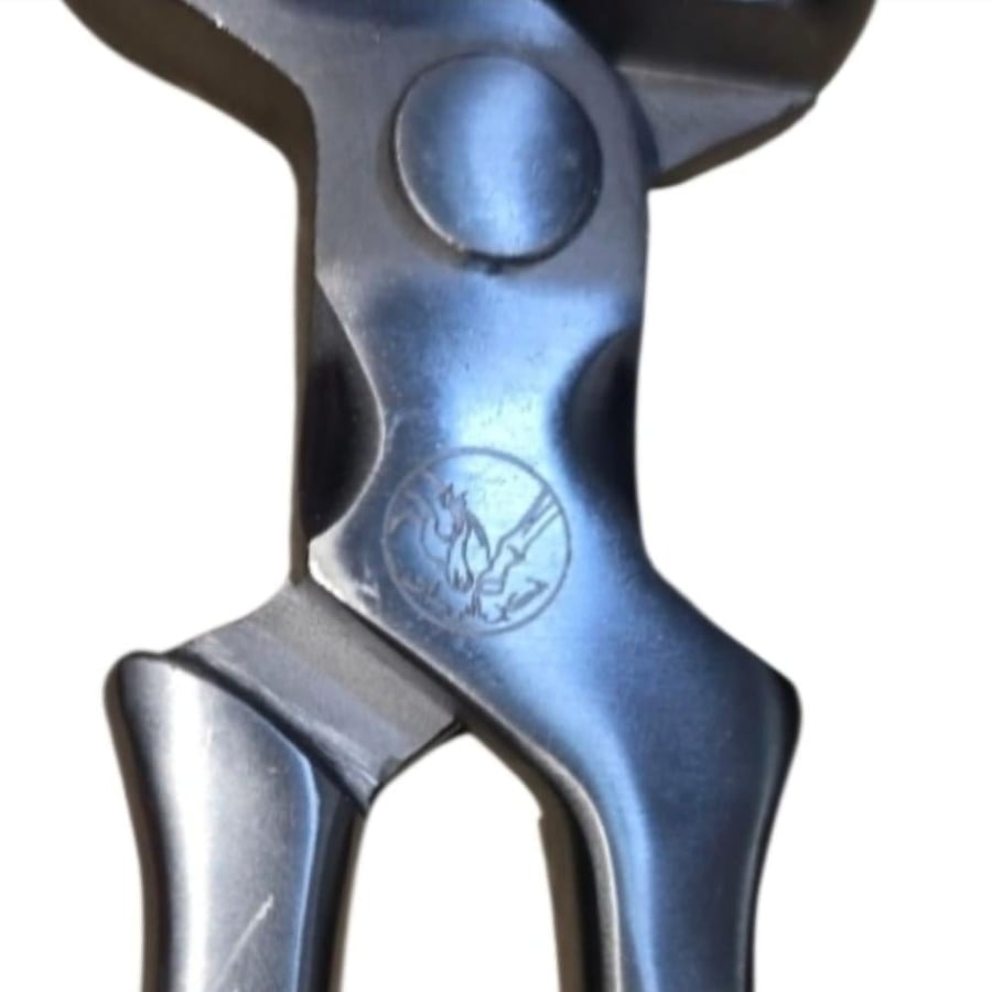 مقص حوافر الخيل - Horse hoof clippers