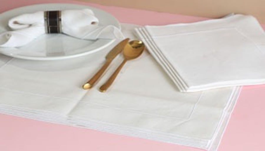 Frame white placemat/s and napkins s/6