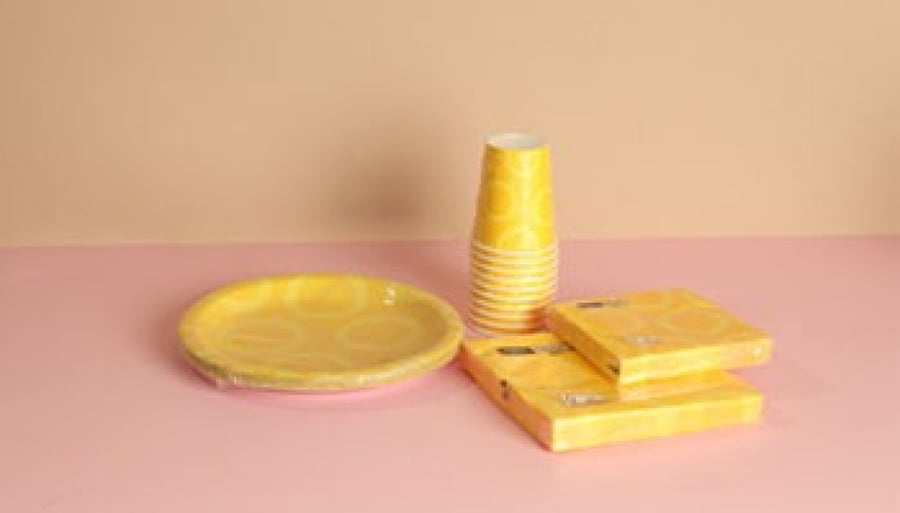 Yellow dinning plate circle
