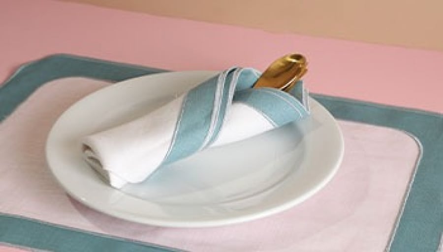 Seventy white / solemes placemat and napkin