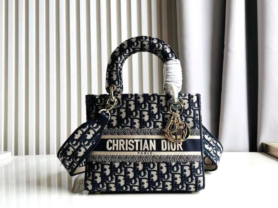 DIOR