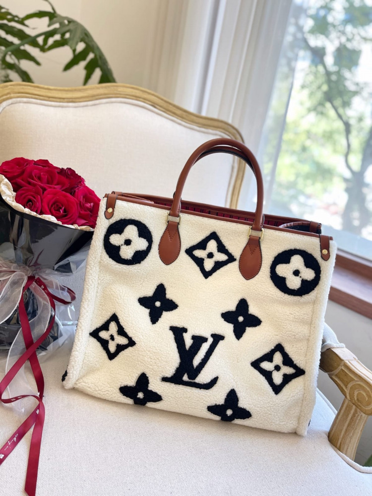 LOUIS VUITTON