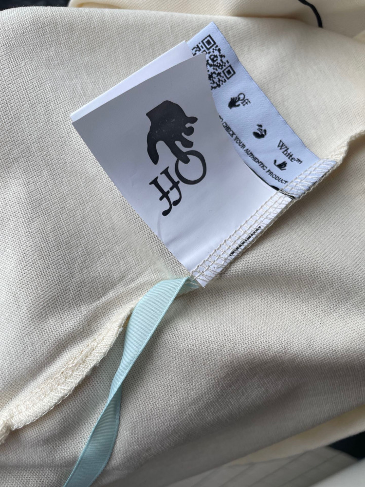 OFF-WHITE
