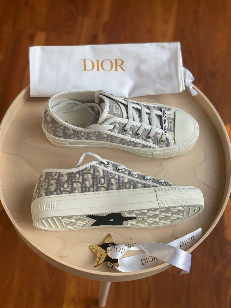 DIOR