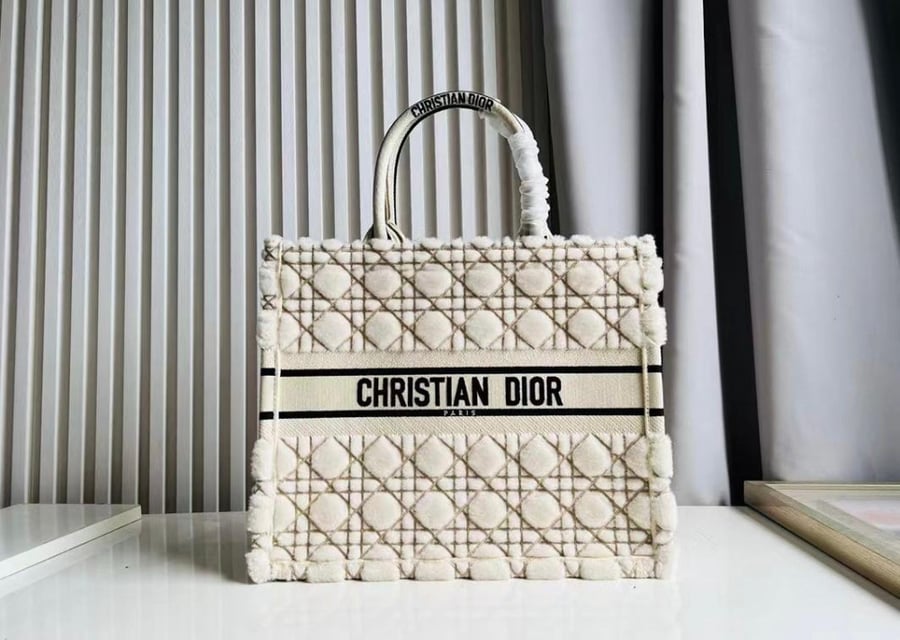 DIOR