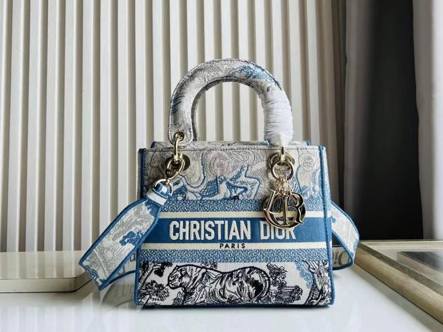 DIOR