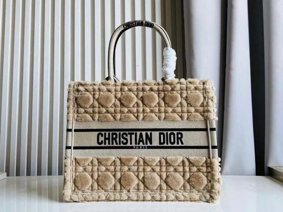 DIOR