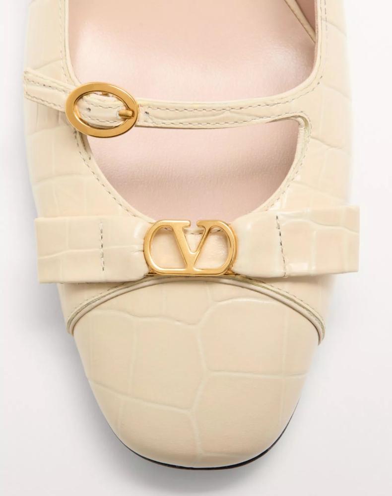 كعب valentino