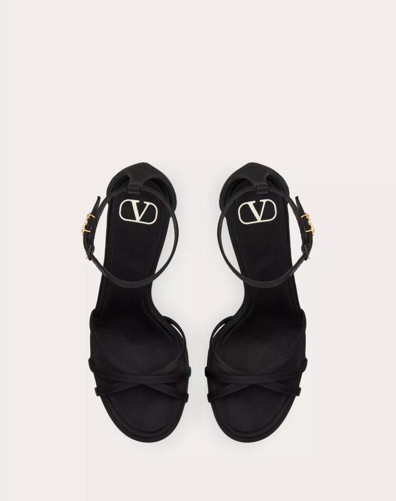 كعب valentino