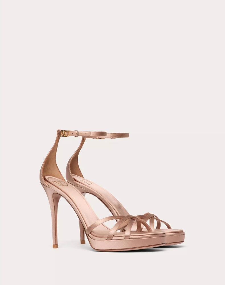 كعب valentino