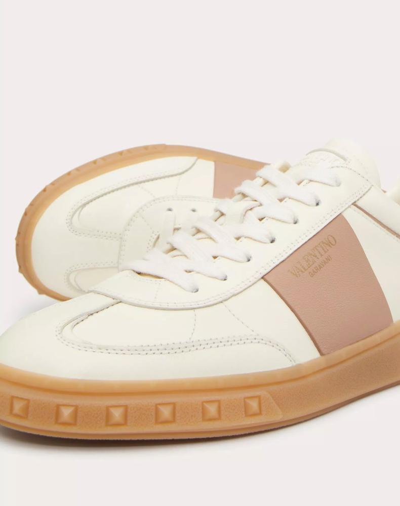 سنيكرز  valentino