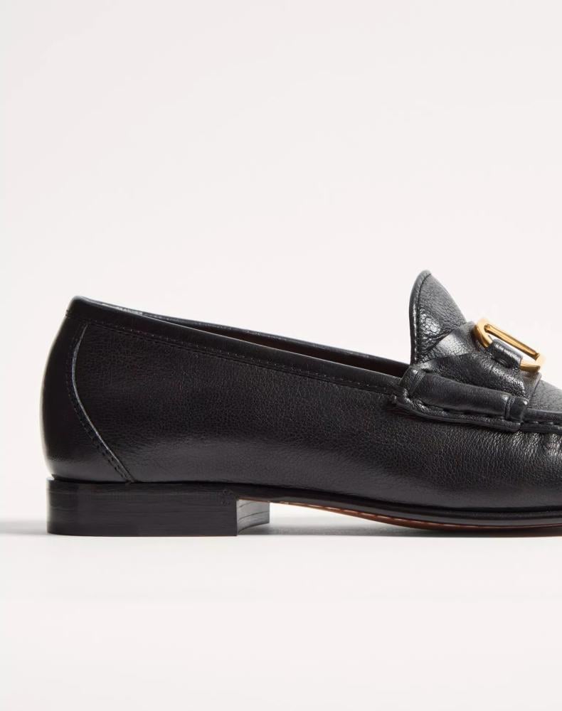 حذاء  valentino
