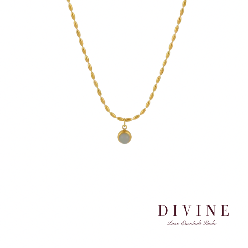 green stone round necklace