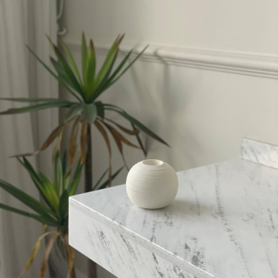 Candle holder