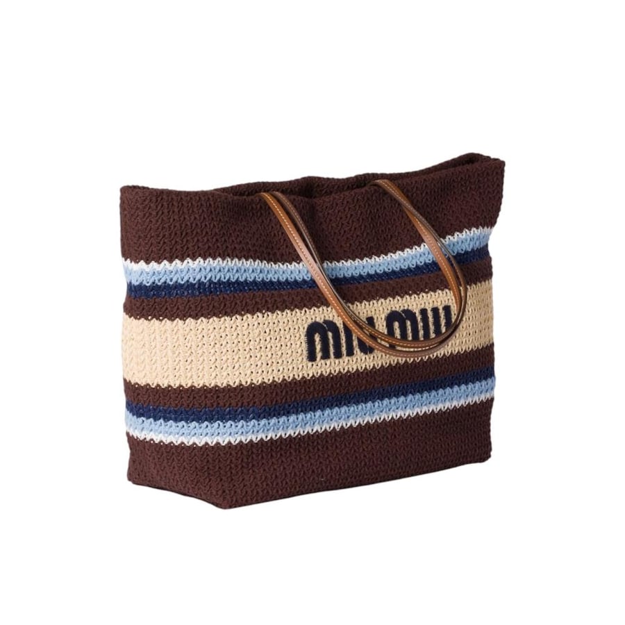M M