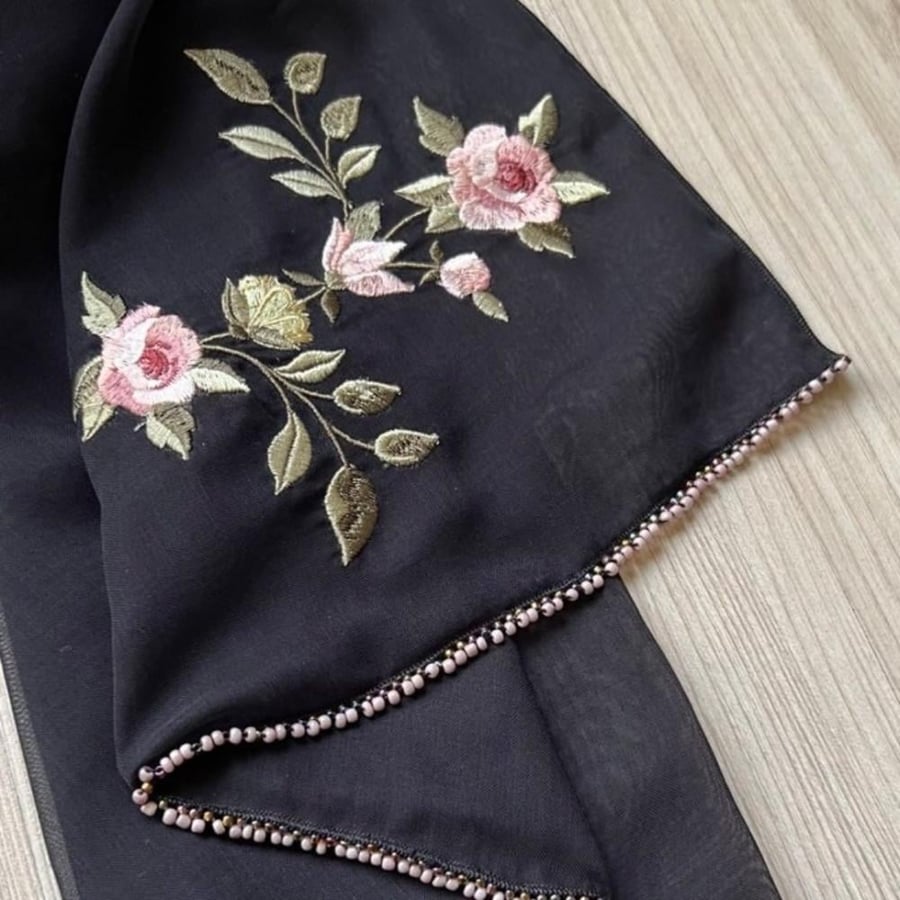 طرحة فلورا أسود / B6