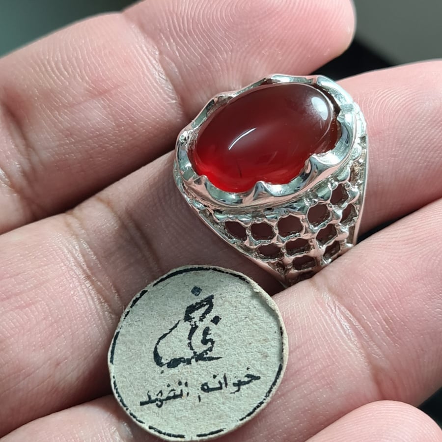 خاتم فضه فخم بحجر عقيق يمني أحمر
