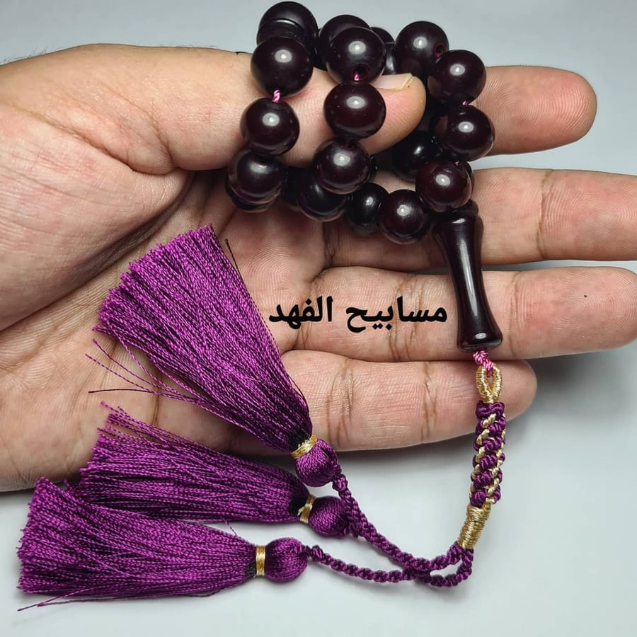 سبحة من كبد الحوت سعرها 180 الف ريال