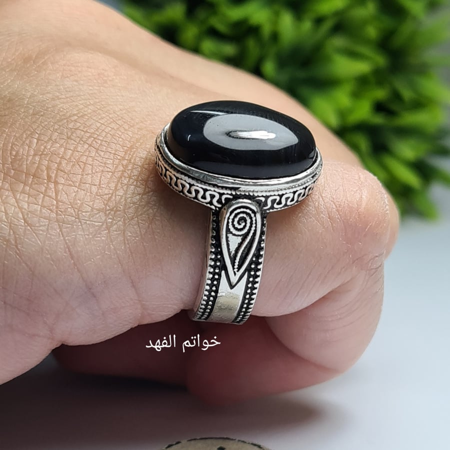 خاتم فضه يمني بحجر عقيق يمني جزع