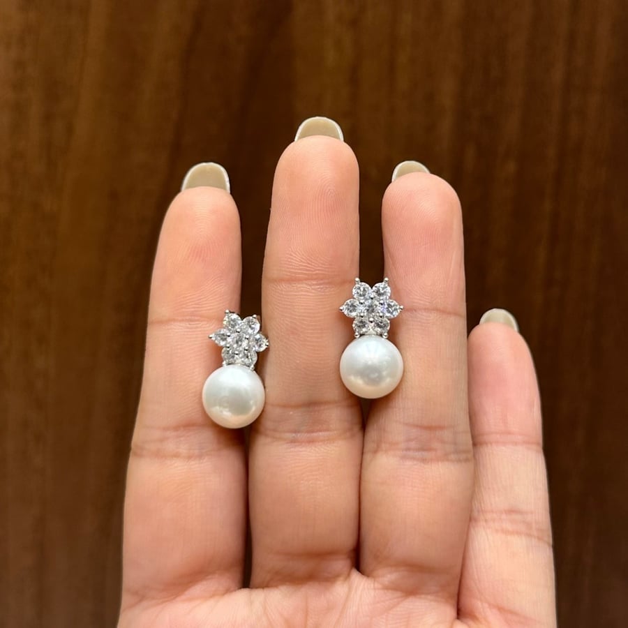 Agricultural pearl and silver diamond design